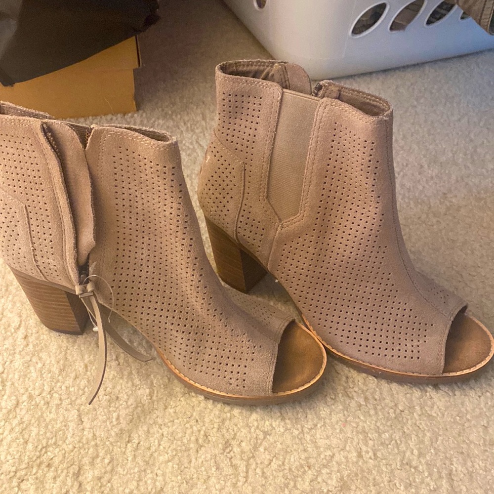 Toms Tan Suede Booties
